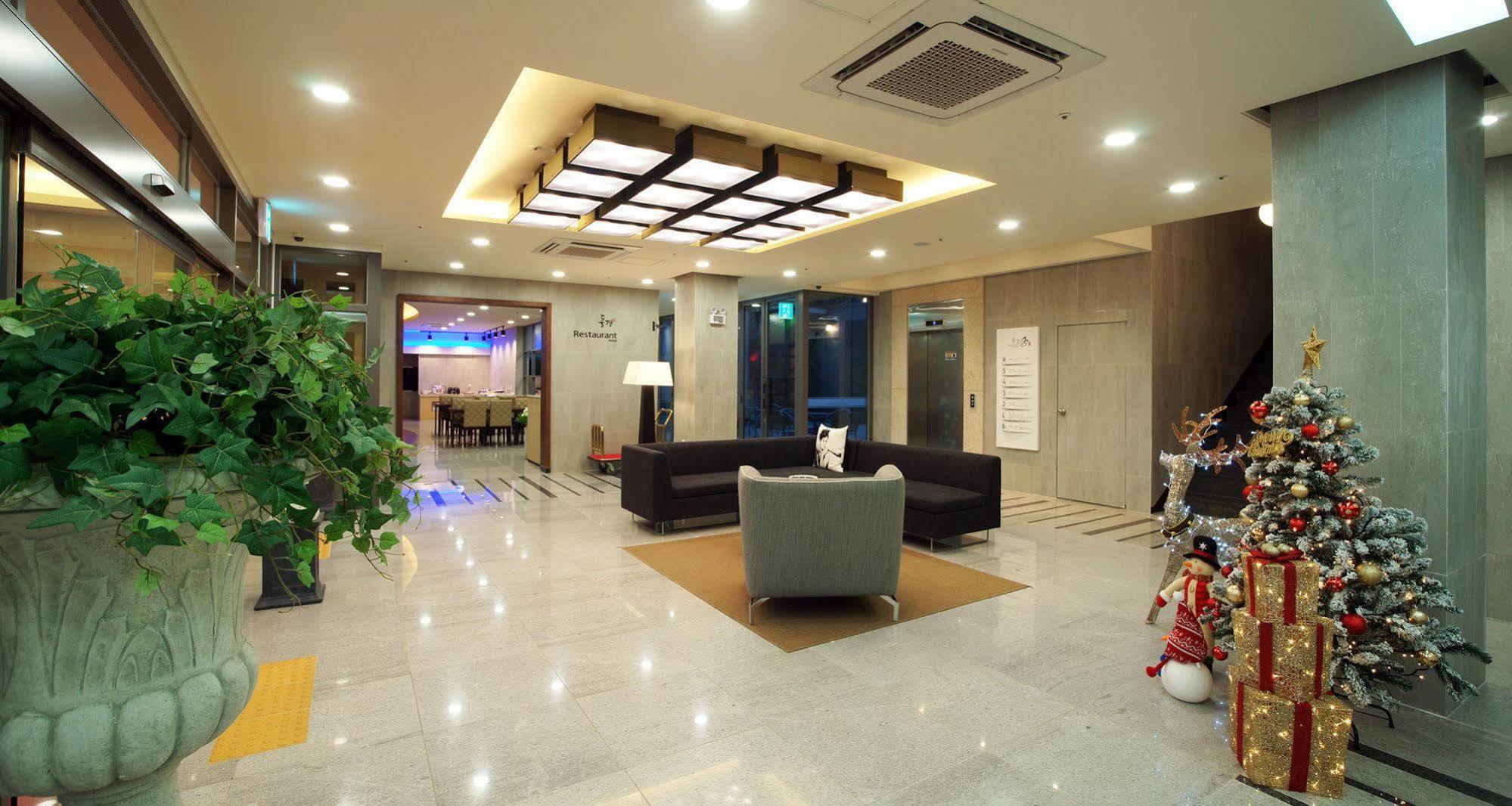 Jeju Poong Gyung Hotel Seogwipo Exterior foto